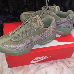 Women’s Nike Air Max 95 Floral Neutral Olive Sneakers